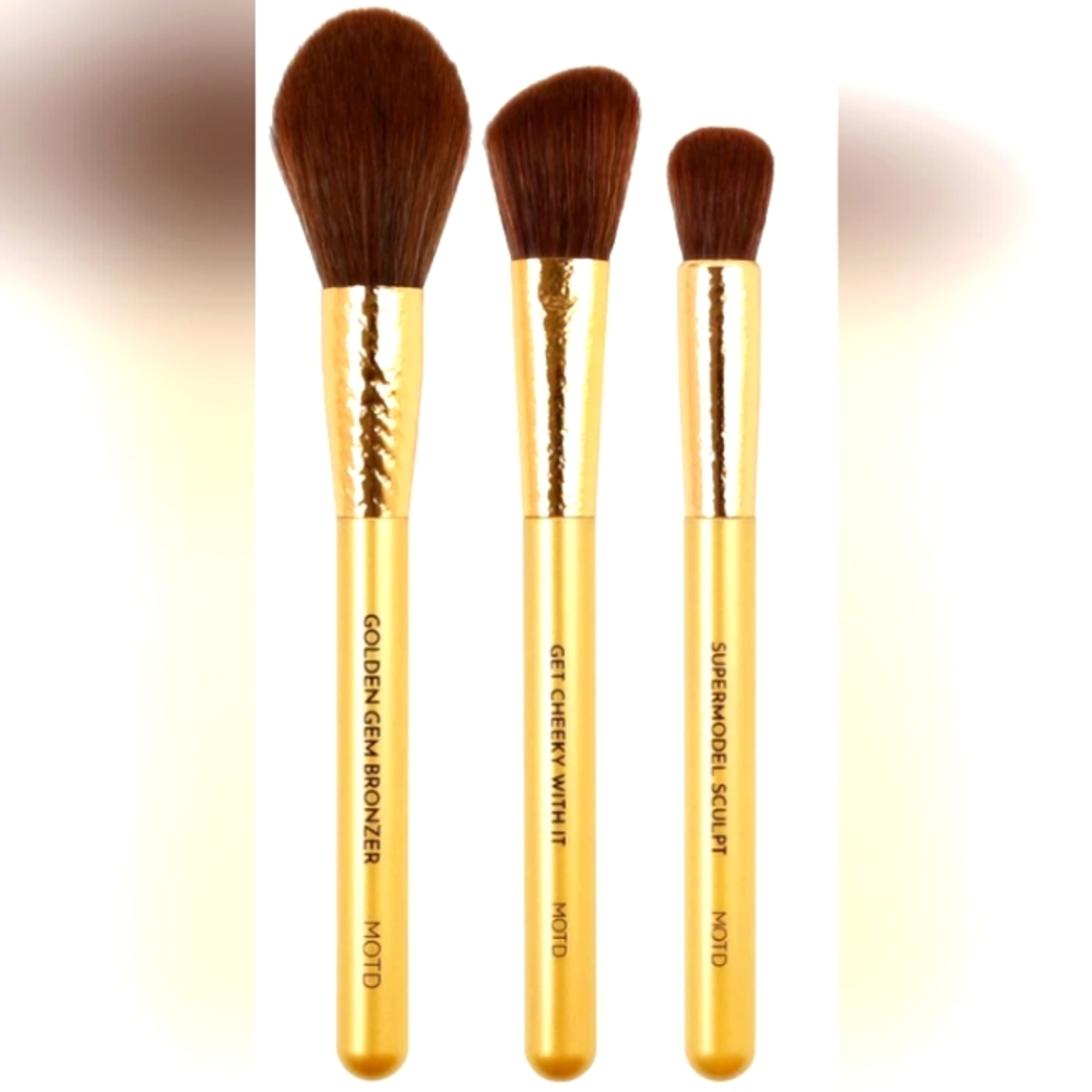 Gold Goddess Brush Set includes 3 face brushes to contour, highlight, and apply.